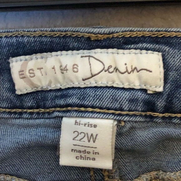 1948 Denim Women's Distressed Patched Cuffed Lite Blue Denim Shorts Size 22W - Picture 8 of 11